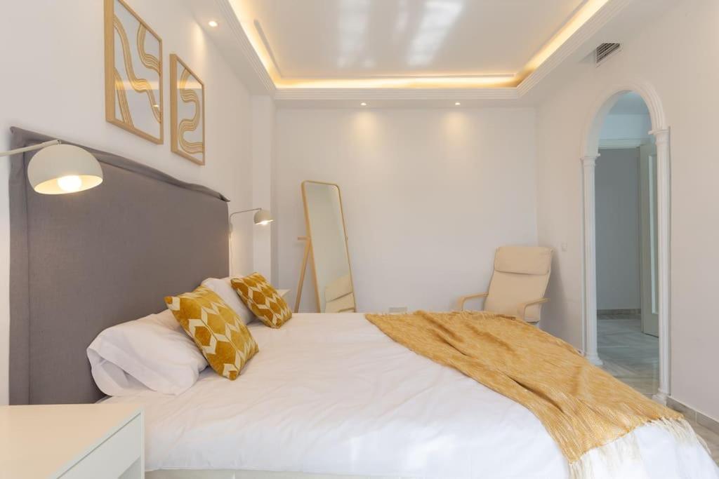 Eden Costa Lago Primera Linea De Mar Torremolinos Exterior foto