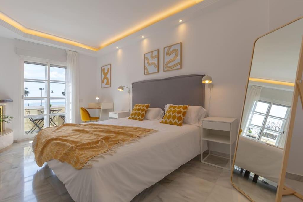 Eden Costa Lago Primera Linea De Mar Torremolinos Exterior foto