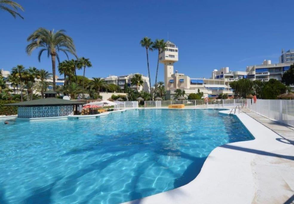 Eden Costa Lago Primera Linea De Mar Torremolinos Exterior foto
